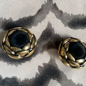 Gold black 22mm(1”) shank button.